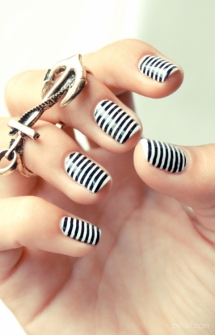 Black & white striped nails - Nails