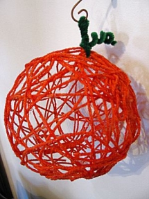 Halloween Yarn Pumpkin Craft - Hallowe'en Ideas