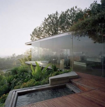 Hollywood Hills Glass Wall House in California - Cool architecture 