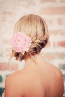 Loose braid - bride hairstyle idea - Fave beauty & hair ideas