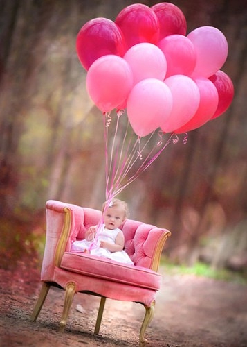 10 Pictures to Take on Baby’s First Birthday - FaveThing.com