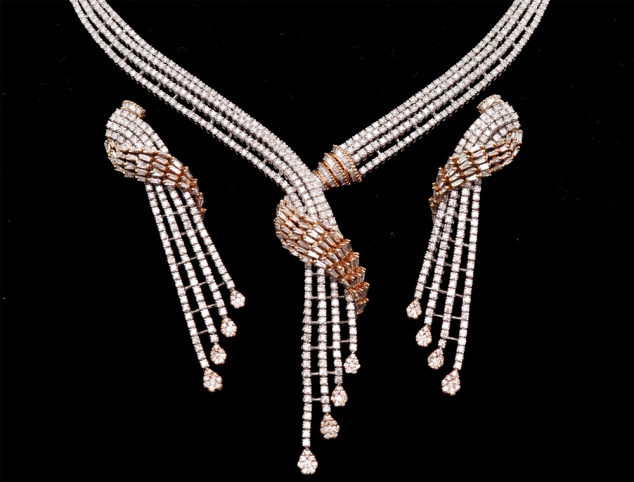 18K White Gold Breathtaking Diamonds Necklace And Earrings Set - Image 2