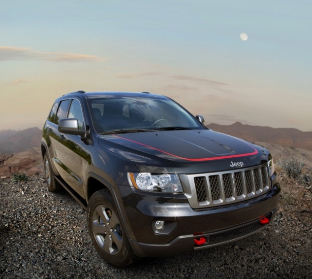 2013 Jeep Grand Cherokee Trailhawk  - Image 2