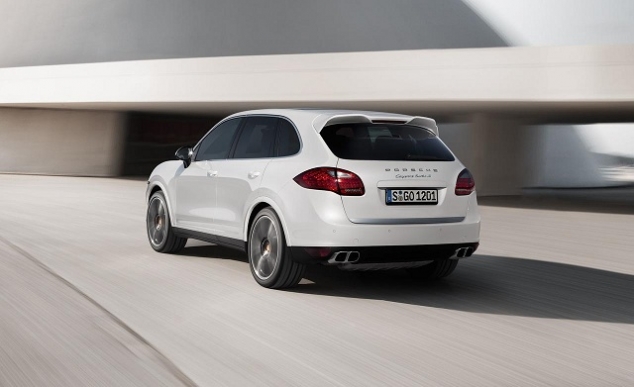 2015 Porsche Cayenne - Image 2