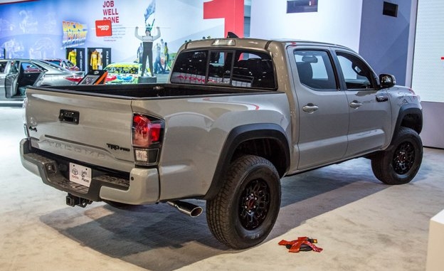 2017 Toyota Tacoma TRD - Image 3