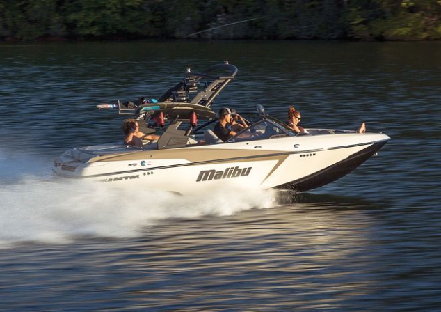 2018 Malibu 20 VTX Crossover Towboat - Image 2