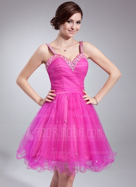 A-formet/Prinsesse Sweetheart Kne-lengde Satin Tyll Ballkjole med Frynse Perlebesydd