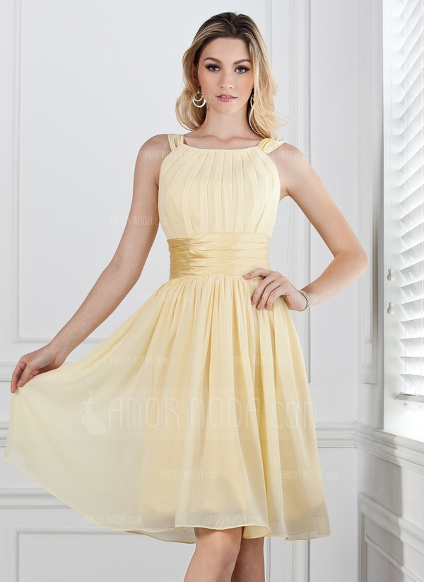 A-Line/Princess Scoop Neck Knee-Length Chiffon Charmeuse Bridesmaid Dress