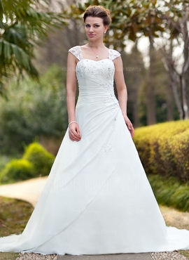 A-Line/Princess Sweetheart Chapel Train Chiffon Wedding Dress With Ruffle Lace Beading
