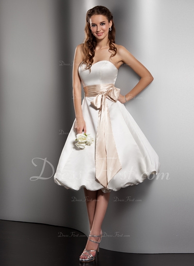 A-Line/Princess Sweetheart Knee-Length Satin Wedding Dress