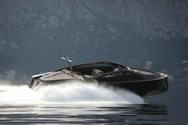 Antagonist by yacht maker Art of Kinetik - Image 3