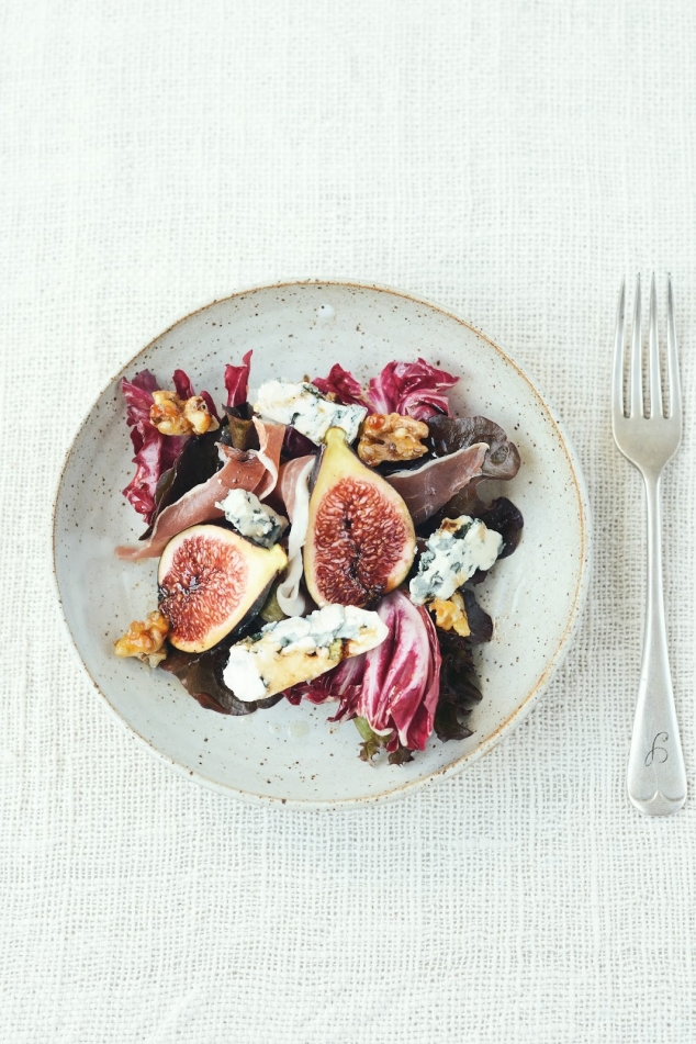 autumn salad with figs blue cheese & prosciutto