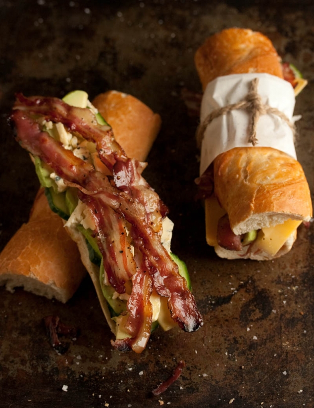 Bacon, blue cheese and avocado baguette - Image 2