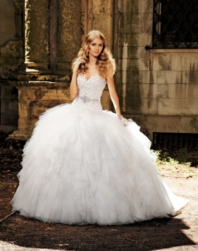 Ball Gown Wedding Dresses Sweetheart Chapel Train Ivory H2mb0041