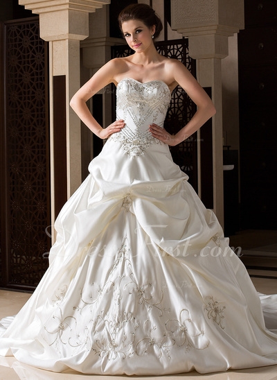 Ballkjole Sweetheart Katedralen Train Satin Brudekjole med Brodert Frynse Perlebesydd 