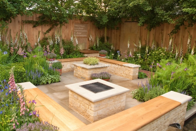 Beautiful Garden with Fire pit