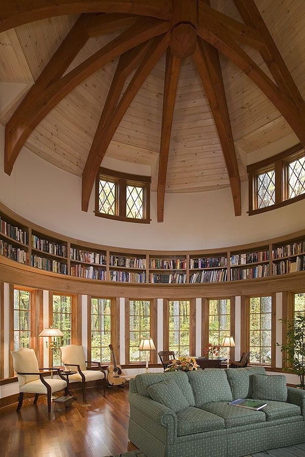 Beautiful home with circular book shelf - Image 3