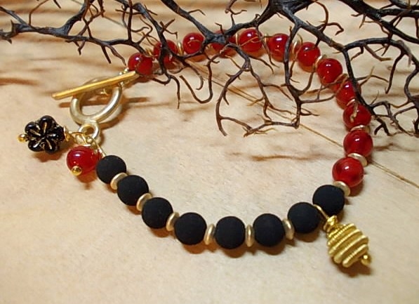 Black-red chic... - Image 2
