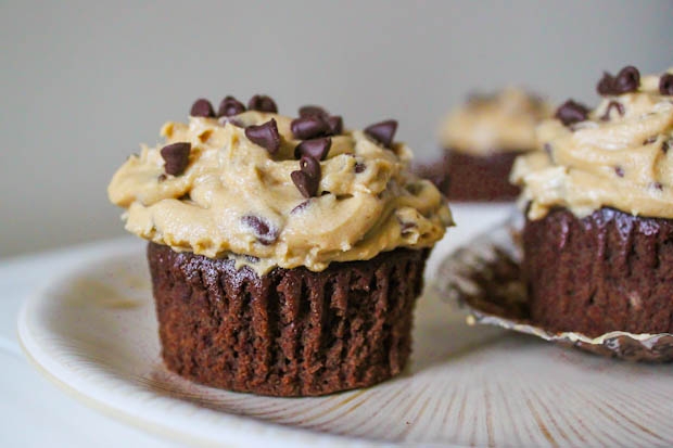 Brownie cupcakes with cookie dough frosting - Image 3