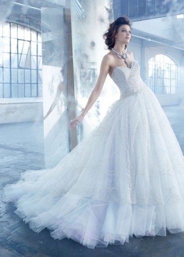 Casual A Line Sweetheart Chapel Train Ivory Wedding Dress