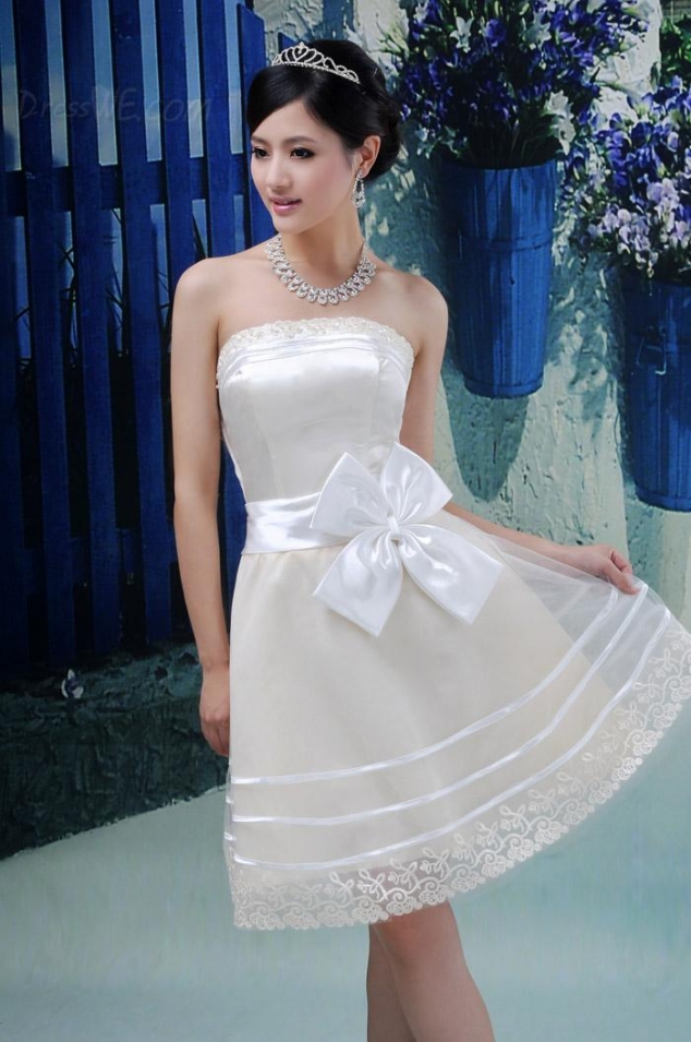 Charming A-line Strapless Knee-Length Bridesmaid Dresses