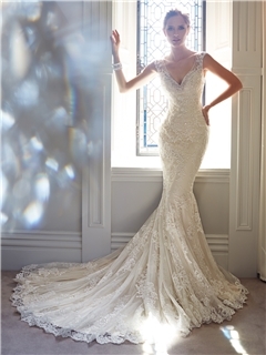 Delicate A-Line Sweetheart Lace Court Train Wedding Dress