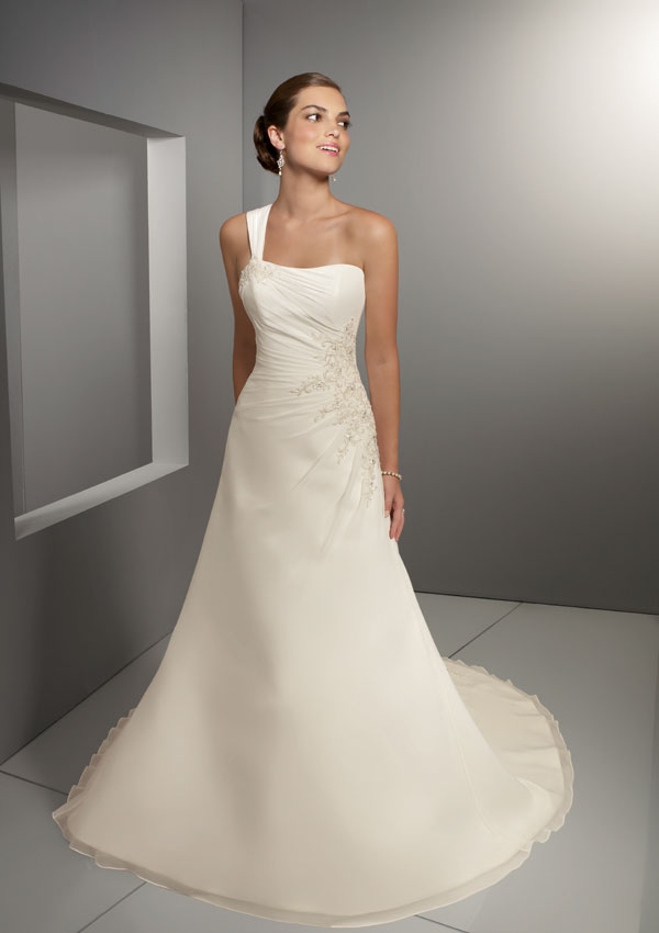 Delicate Chiffon Wedding Dress with Embroidery