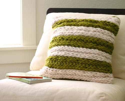DIY Knitted Pillow