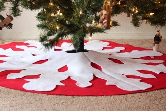 DIY No-Sew Christmas Tree Skirt