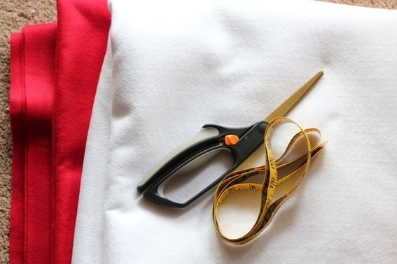 DIY No-Sew Christmas Tree Skirt - Image 2