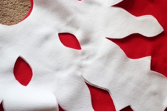 DIY No-Sew Christmas Tree Skirt - Image 3