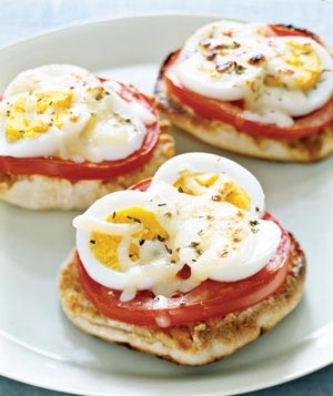 English-Muffin Egg Pizzas