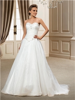 Fashionable A-line Natural Beading Chapel Train Wedding Dress