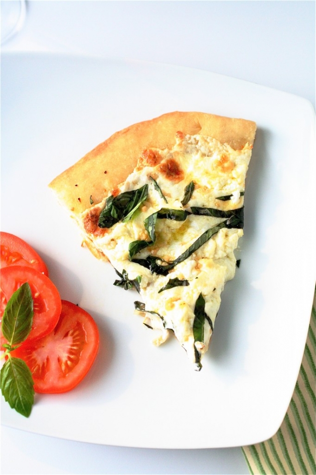 Four cheese white pizza with fresh basil, thyme & oregano - Image 2
