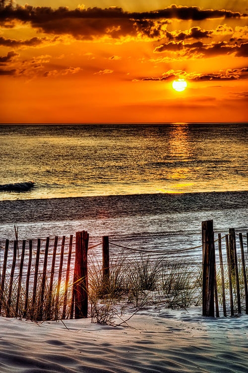Golden sunrise over the Atlantic ocean [photo] - FaveThing.com