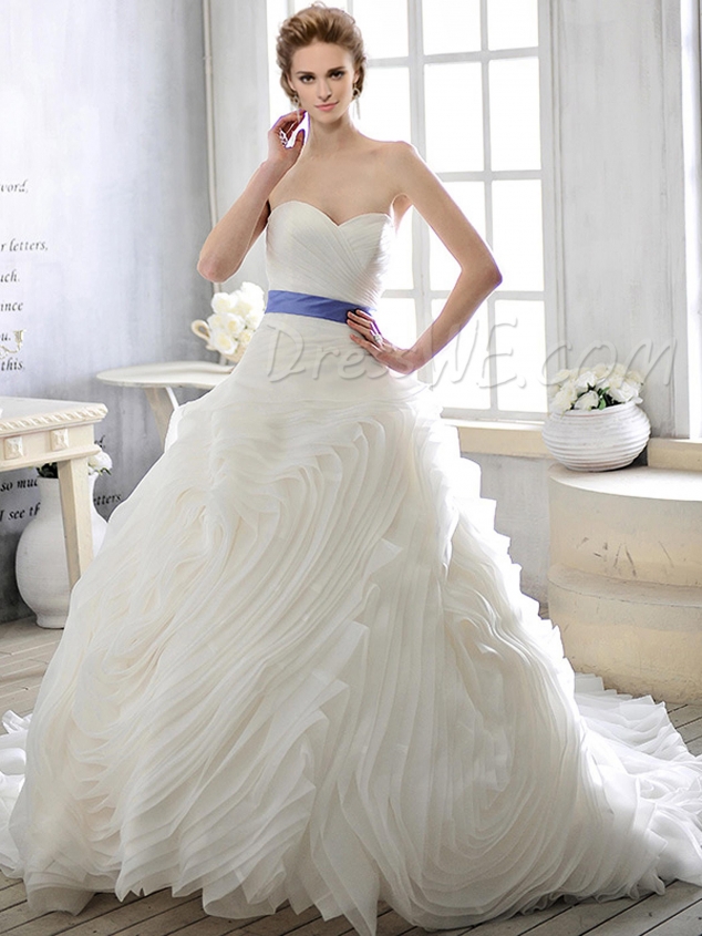 Gorgeous A-line/Princess Strapless Flowers Wedding Dress