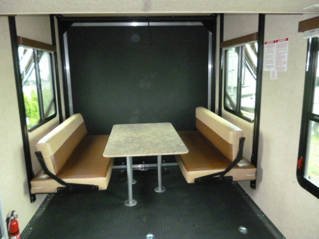 Heartland Cyclone 4014 Fifth Wheel Toy Hauler - Image 3