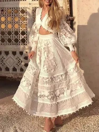 HOW TO ACCESSORIZE LACE MAXI DRESSES FOR FALL - Image 3