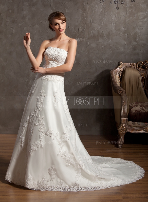 http://no.jennyjoseph.com/A-Formet-Prinsesse-Stropplos-Kapell-Tog-Satin-Tyll-Brudekjole-Med-Blonder-