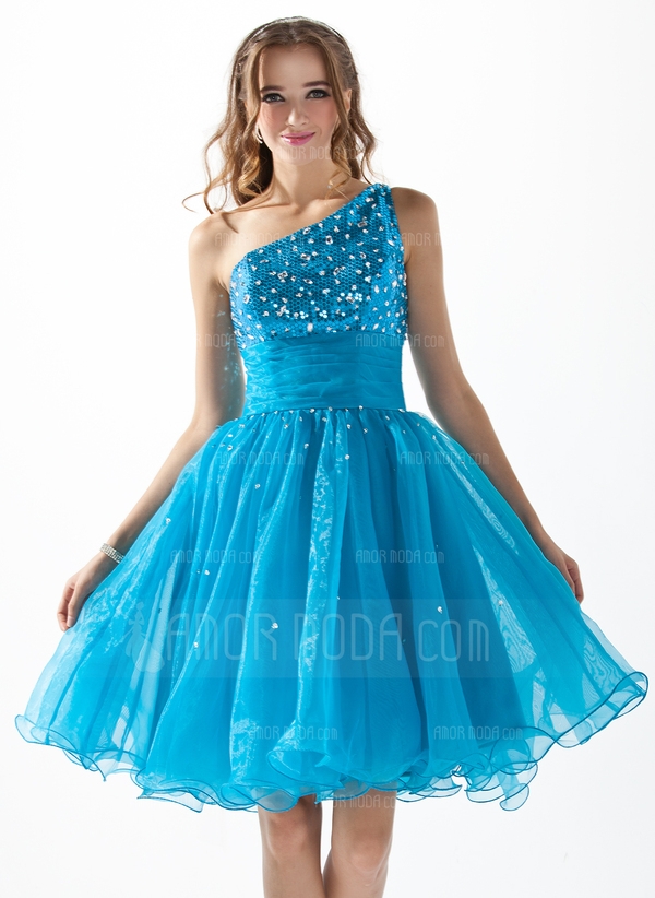 http://www.amormoda.fr/Forme-Princesse-Encolure-Asymetrique-Mi-longues-Organza-Paillete-Robe-De-Soir