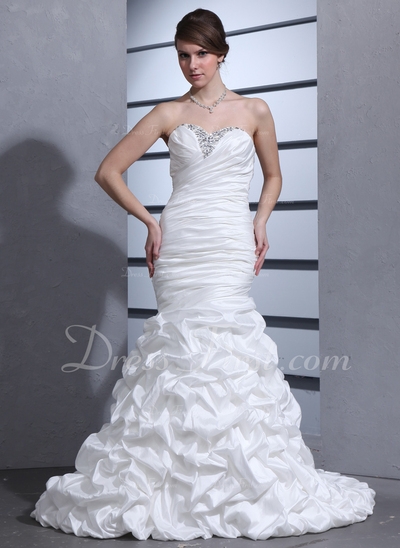 http://www.dressfirst.cz/Trumpet-Mermaid-Sweetheart-Court-Train-Taffeta-Wedding-Dress-With-Ruffle-Be