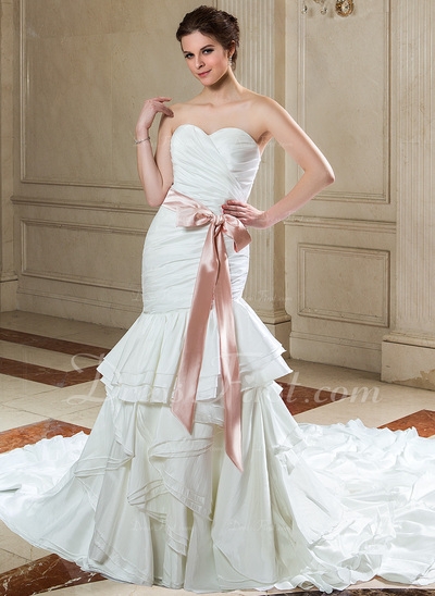 http://www.dressfirst.fr/Forme-Princesse-Col-V-Traine-Courte-Mousseline-Robe-De-Mariee-Avec-Plisse-D