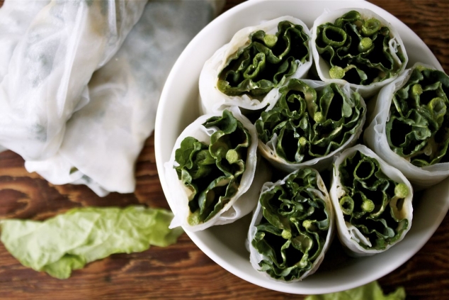 Kale & Scallion Salad Rolls with Peanut Sauce