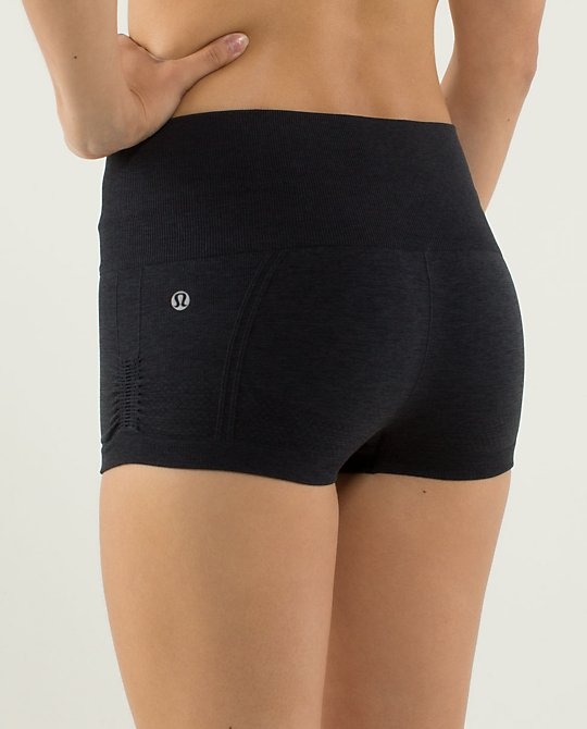 Love these minimal yoga shorts - Image 2