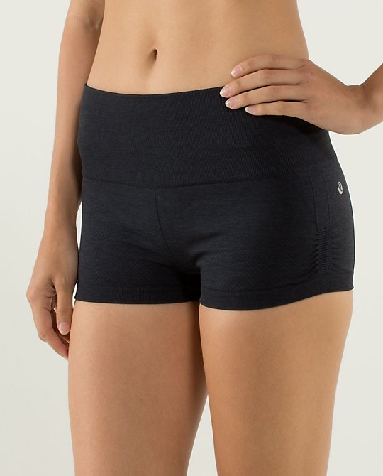 Love these minimal yoga shorts - Image 3