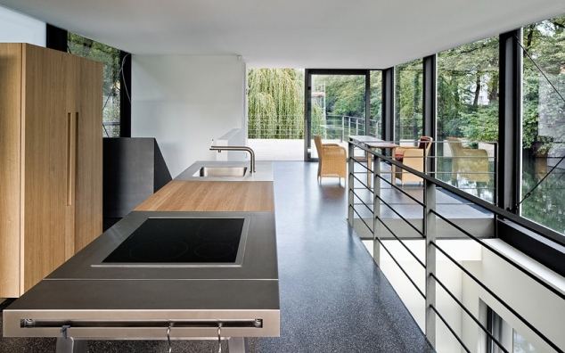 Floating modern architecture - an amazing houseboat - Image 3