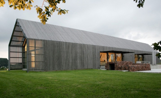Modern Barn House by Buro2