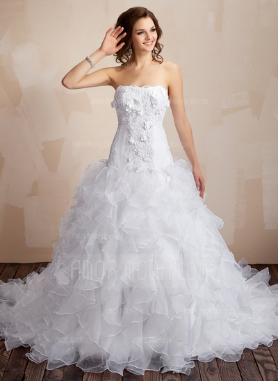 Modest Ball-Gown Sweetheart Chapel Train Organza Satin Wedding Dress 