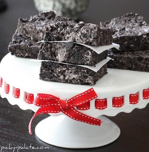 No-Bake Chewy Cookies and Cream Bars