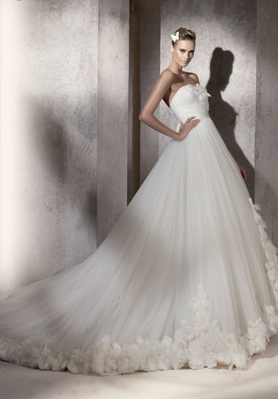 Princess Strapless Sleeveless Basque Waist Attached Court Train Chiffon Wedding Dress